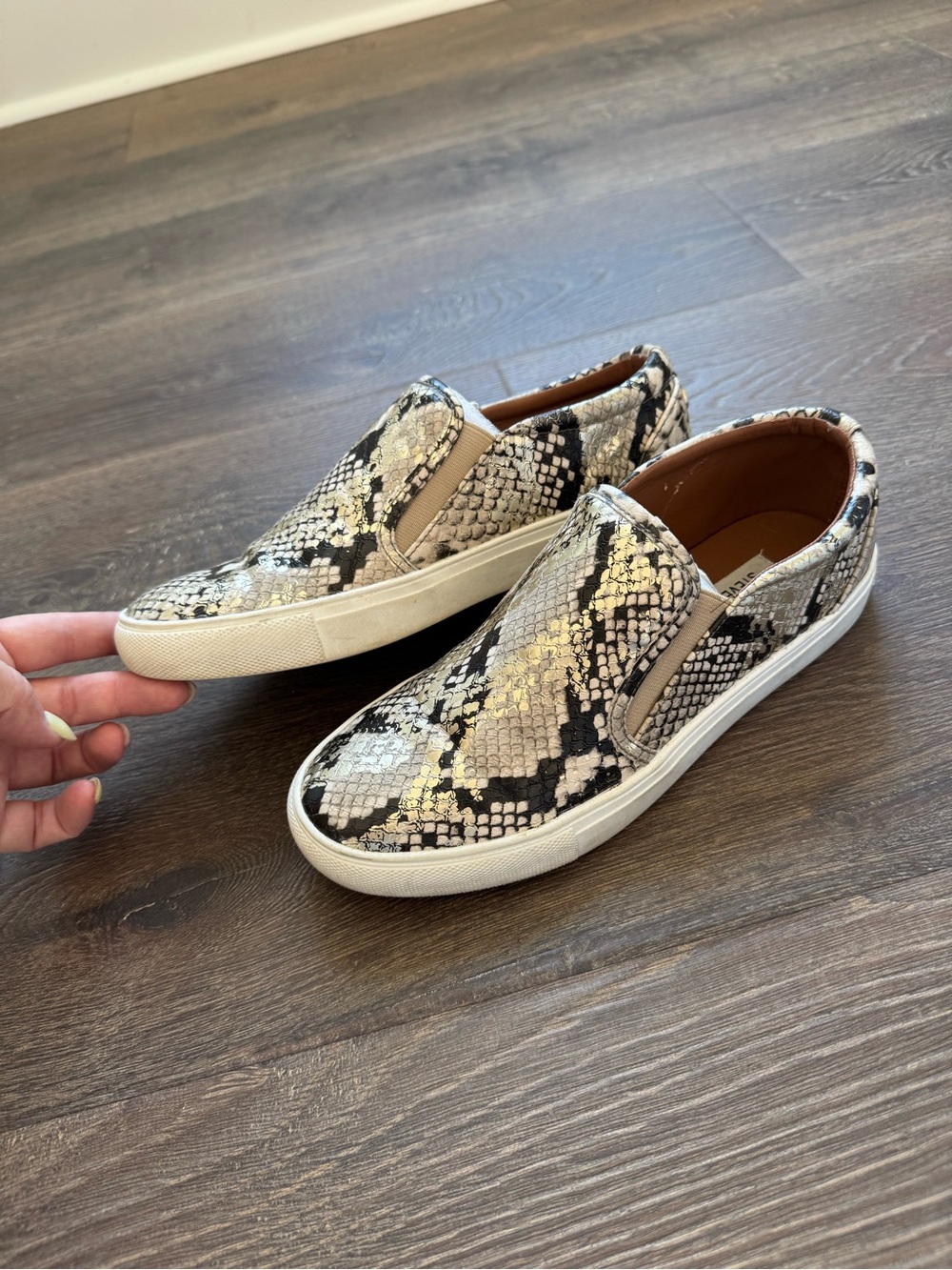 Steve Madden Gold Snake Sneakere